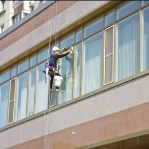 Высотная мойка окон / фасадов в Хабаровске