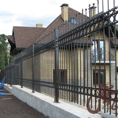 Заборы кованые